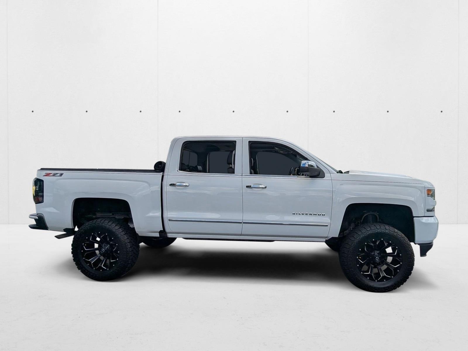 2017 Chevrolet Silverado 1500 LTZ Z71 photo 4