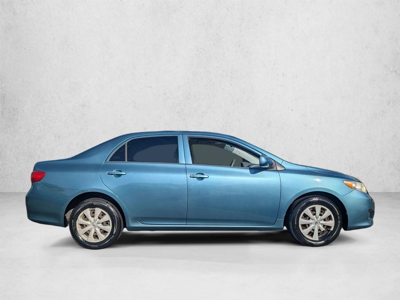 2009 Toyota Corolla LE photo 4