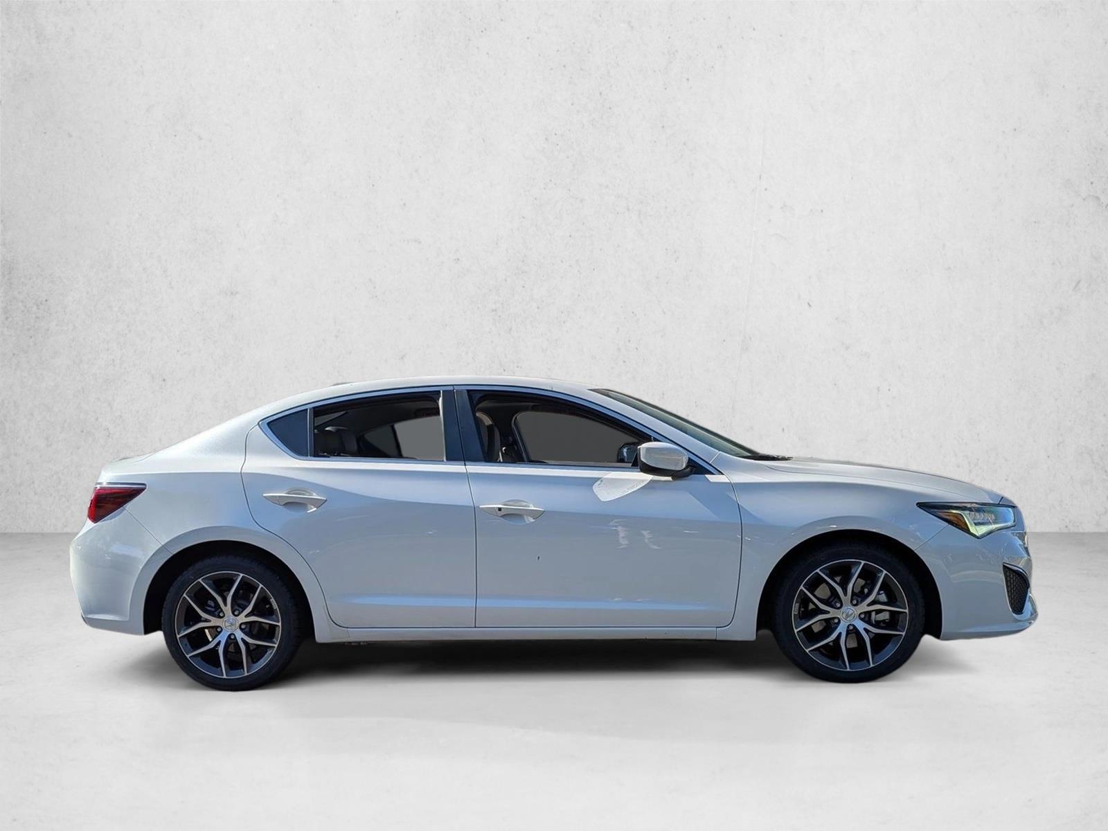 2022 Acura ILX Premium photo 4