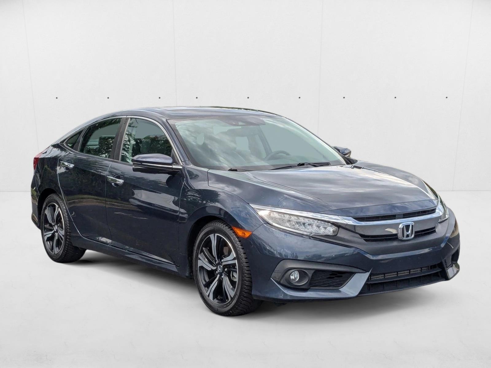 2017 Honda Civic Touring photo 2