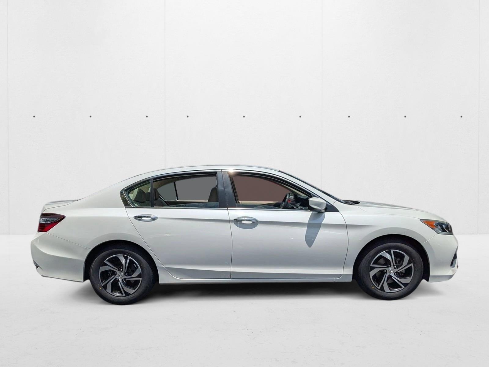 2016 Honda Accord LX photo 4