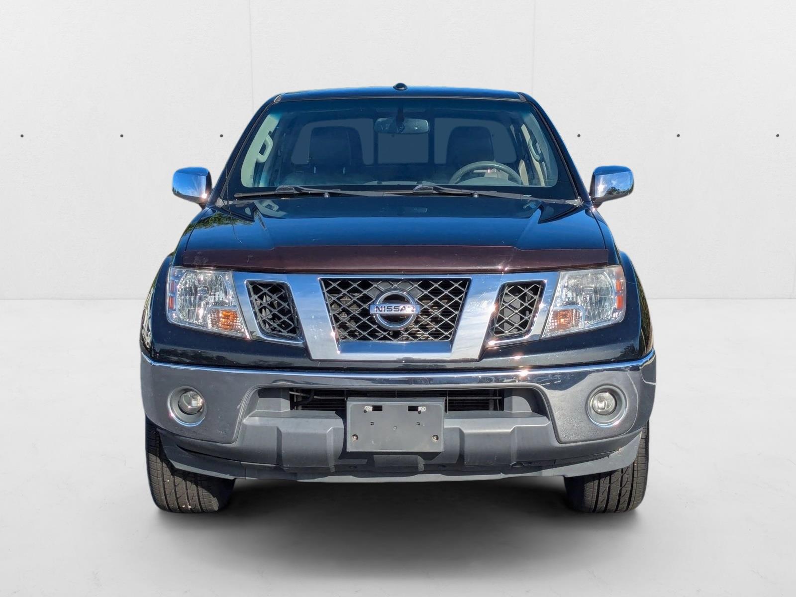 2017 Nissan Frontier Crew Cab SL photo 2