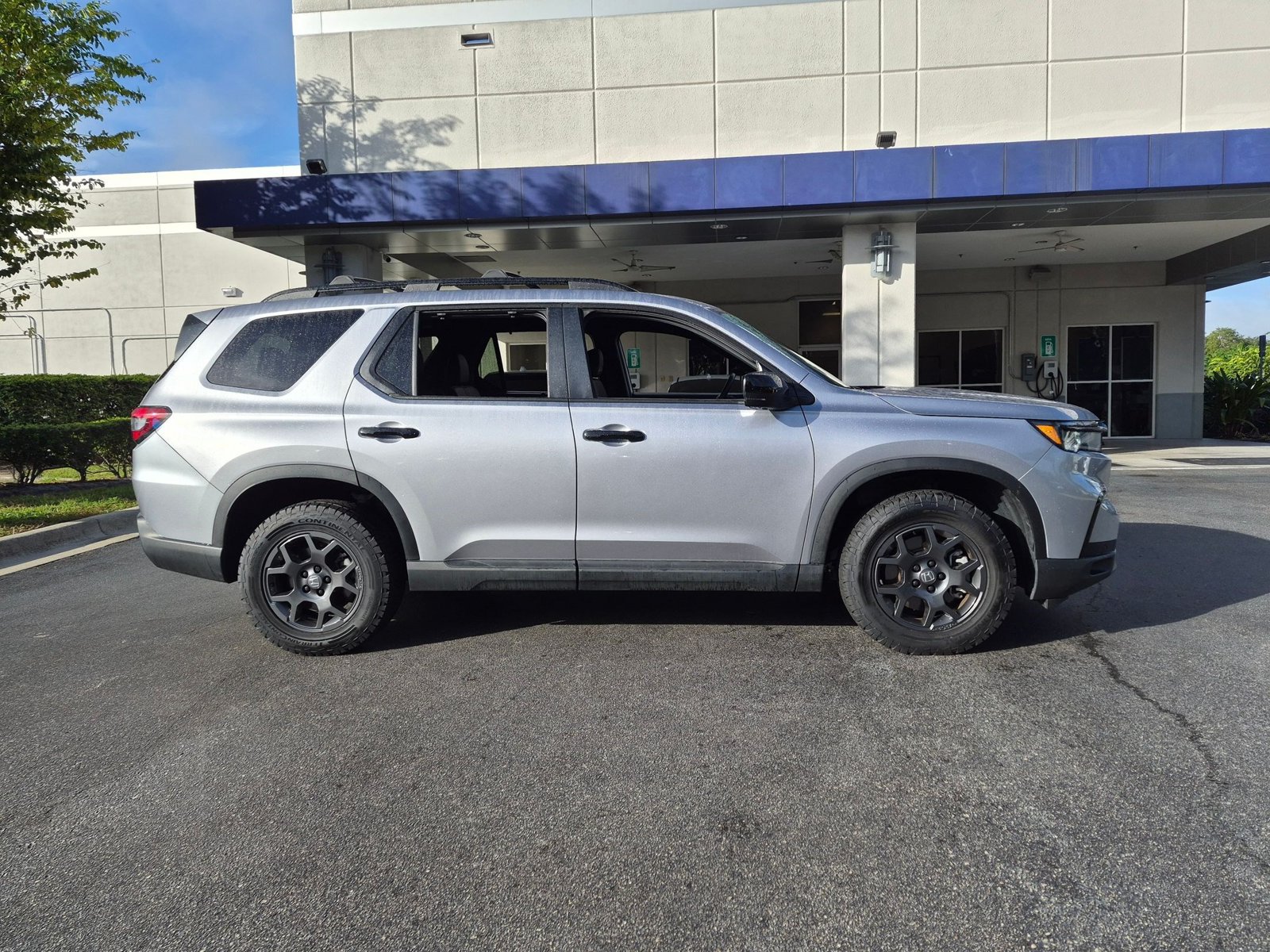 Used 2025 Honda Pilot TrailSport SUV