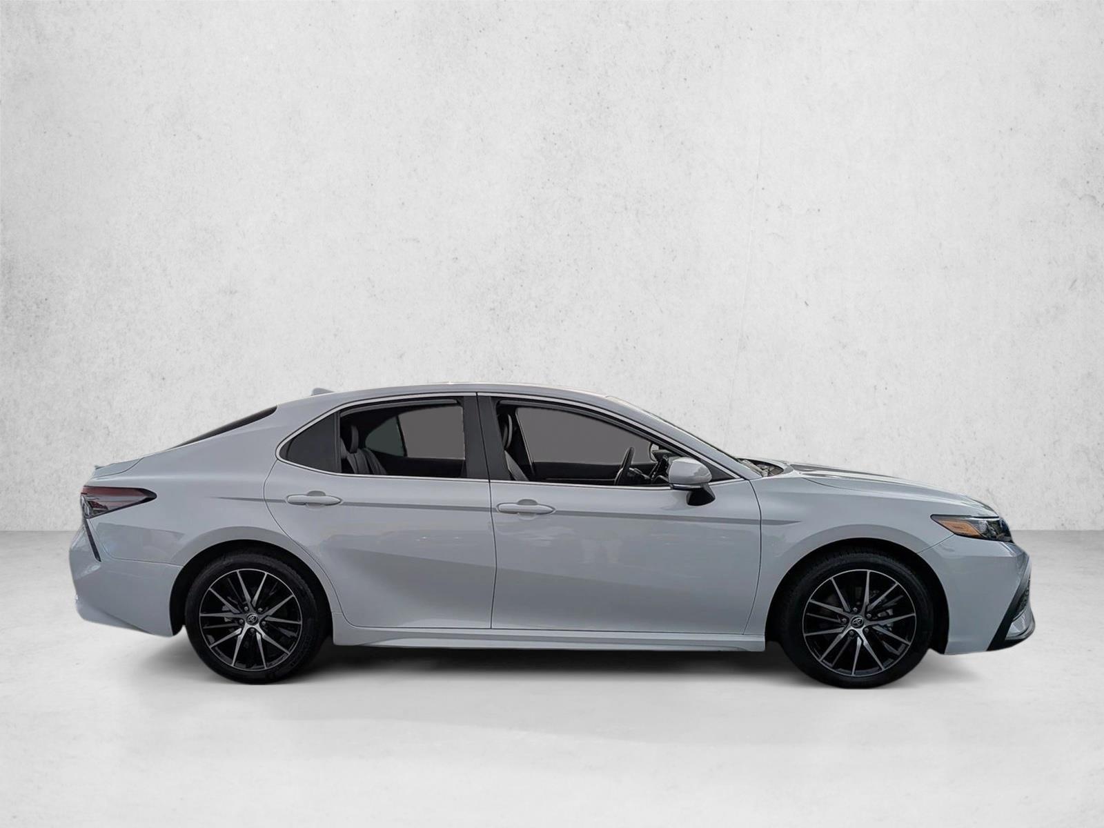 2024 Toyota Camry SE photo 4