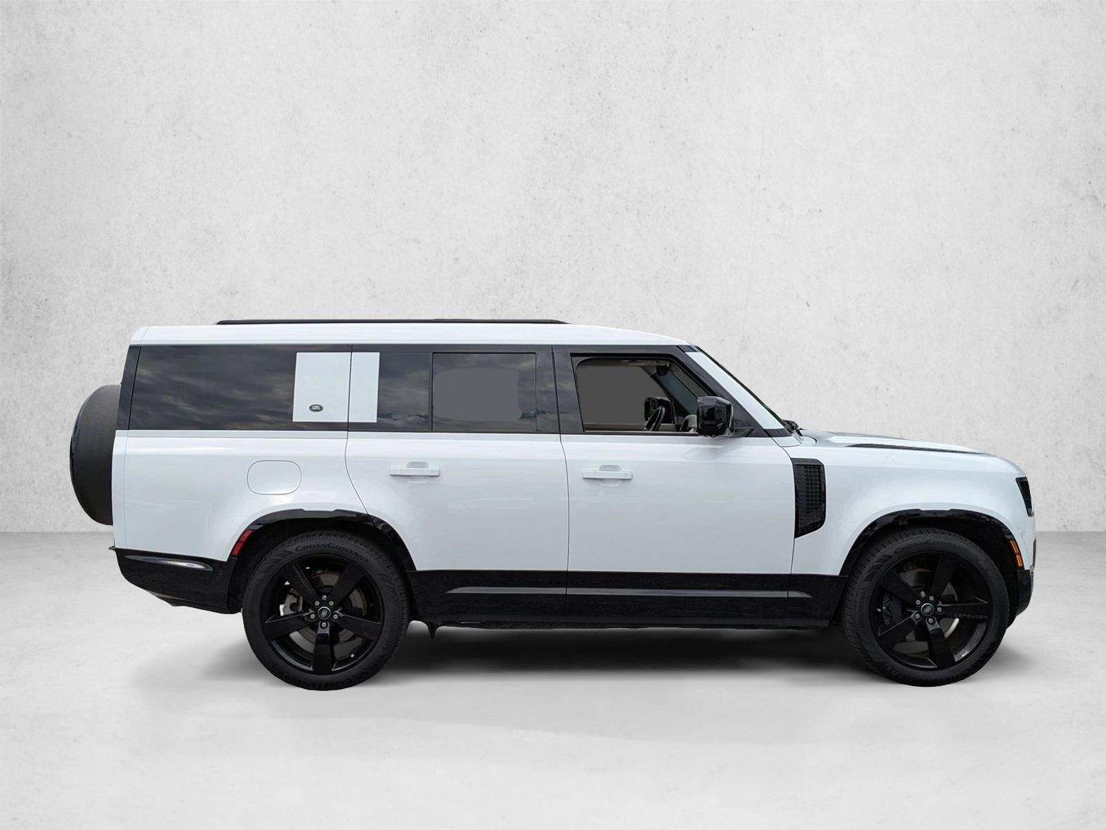 2024 Land Rover Defender 130 X-Dynamic SE photo 3