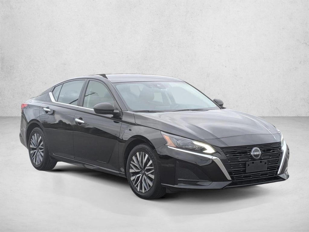 Used 2024 Nissan Altima 2.5 SV Sedan