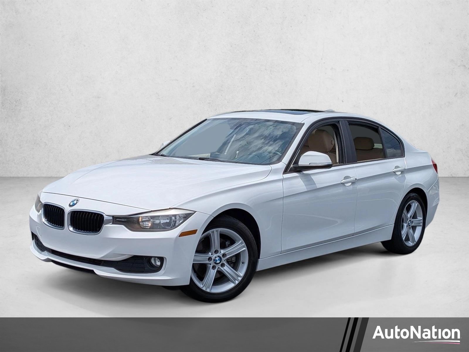 2015 BMW 3 Series 320i Sedan's photo