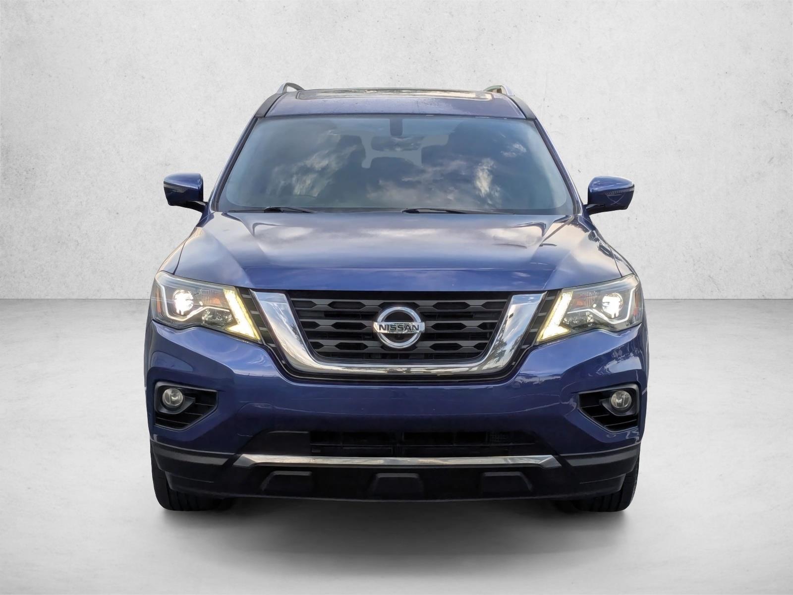 2019 Nissan Pathfinder Platinum photo 2