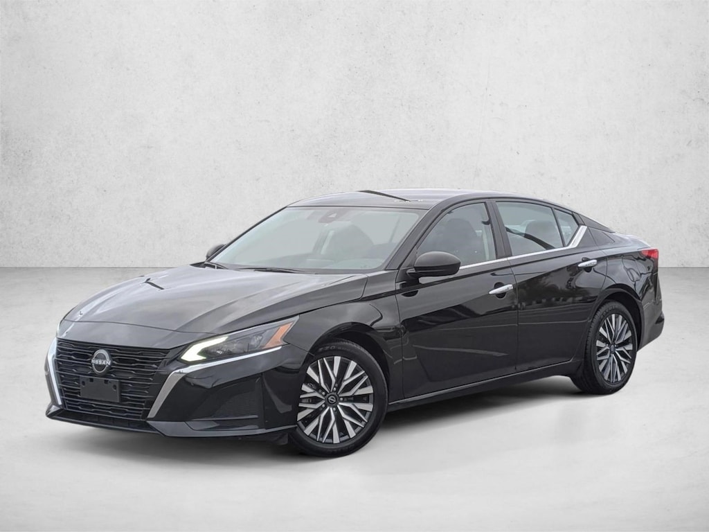 Used 2024 Nissan Altima 2.5 SV Sedan