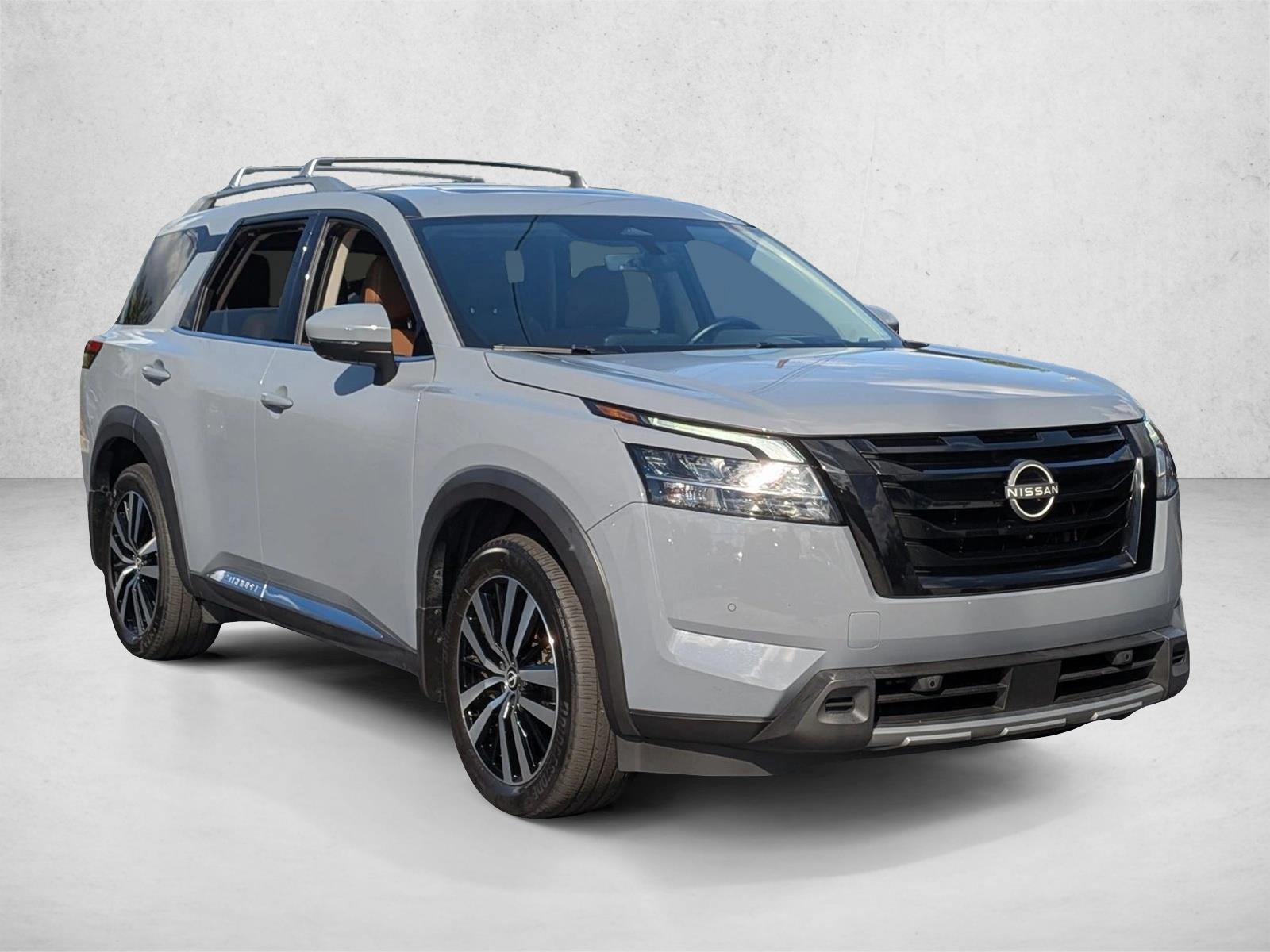 2024 Nissan Pathfinder Platinum photo 2