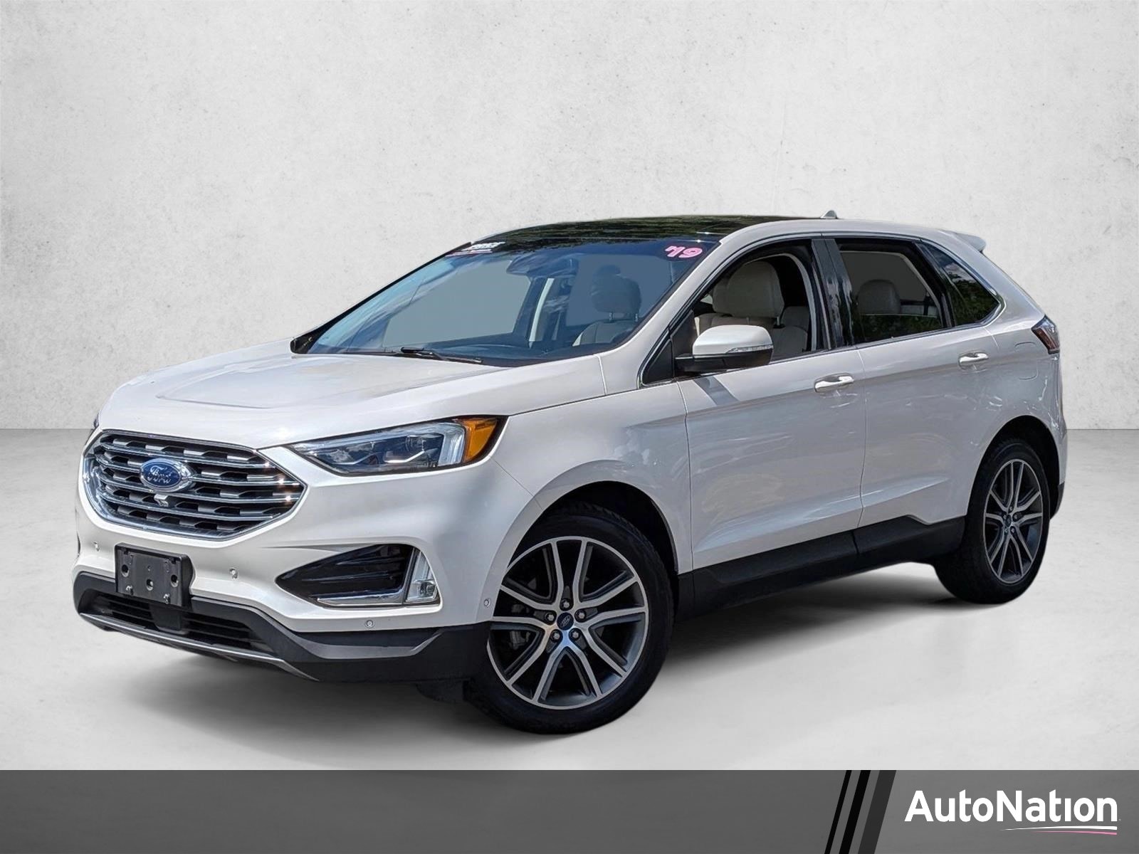 2019 Ford Edge Titanium's photo