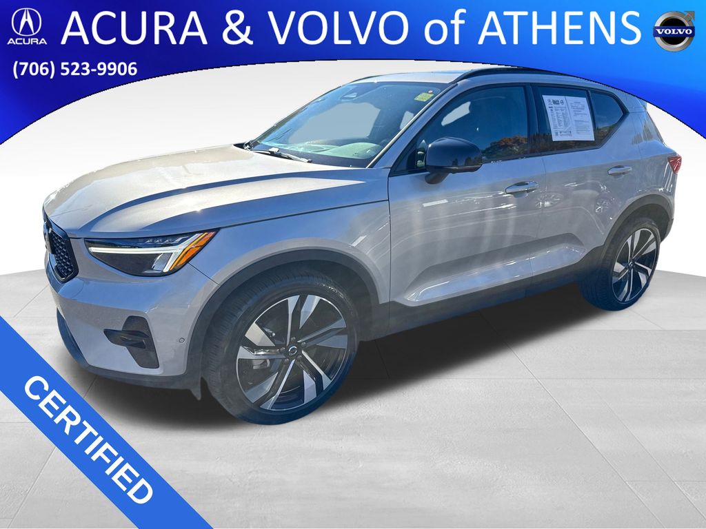 2025 Volvo XC40 Plus