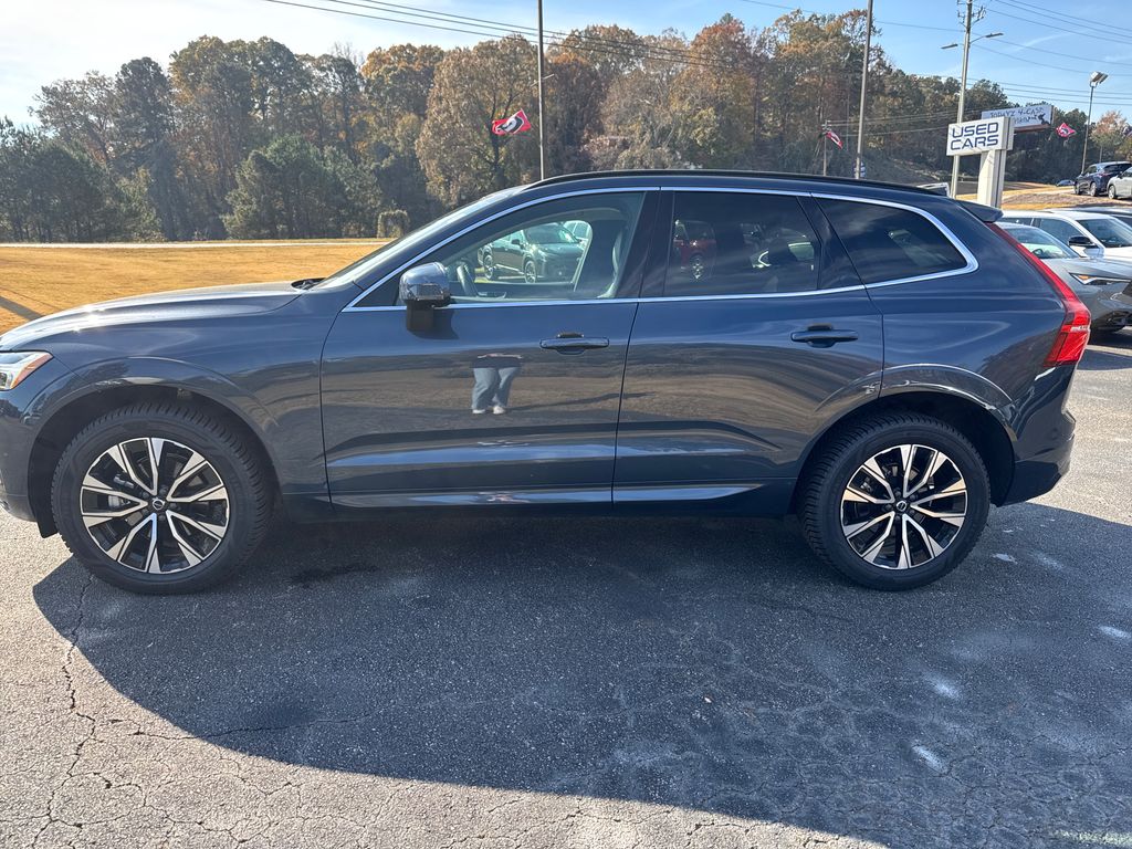 2023 Volvo XC60 B5 Core photo 2