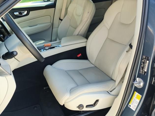 2023 Volvo XC60 Ultimate photo 3