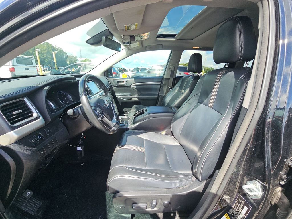 2017 Toyota Highlander SE photo 3