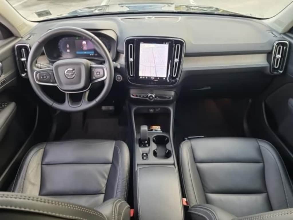 Used 2023 Volvo XC40 B5 Core SUV