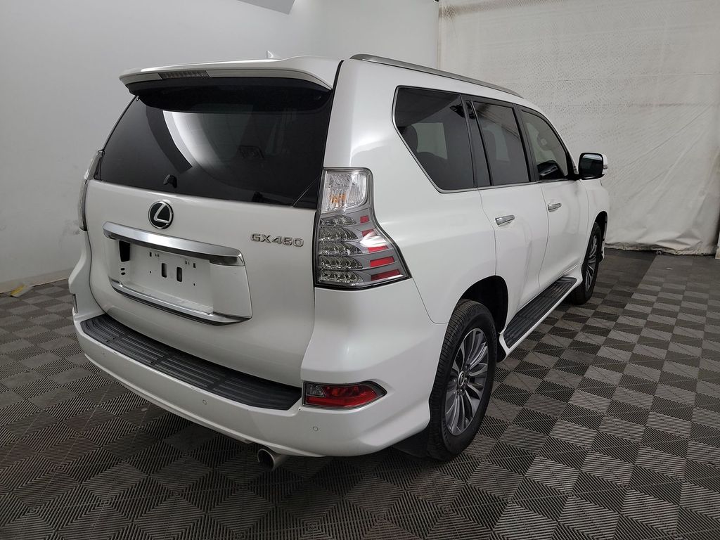 2022 Lexus GX 460 Luxury photo 2