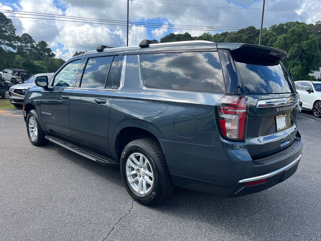 2021 Chevrolet Suburban LT photo 3