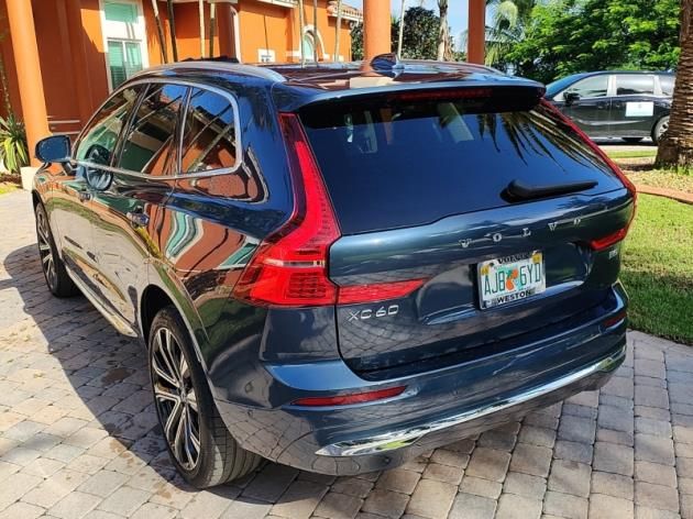 2023 Volvo XC60 Ultimate photo 2