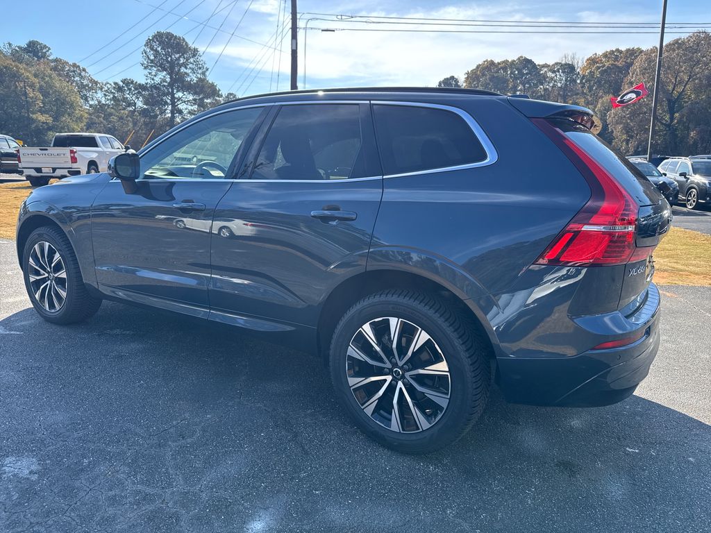 2023 Volvo XC60 B5 Core photo 3