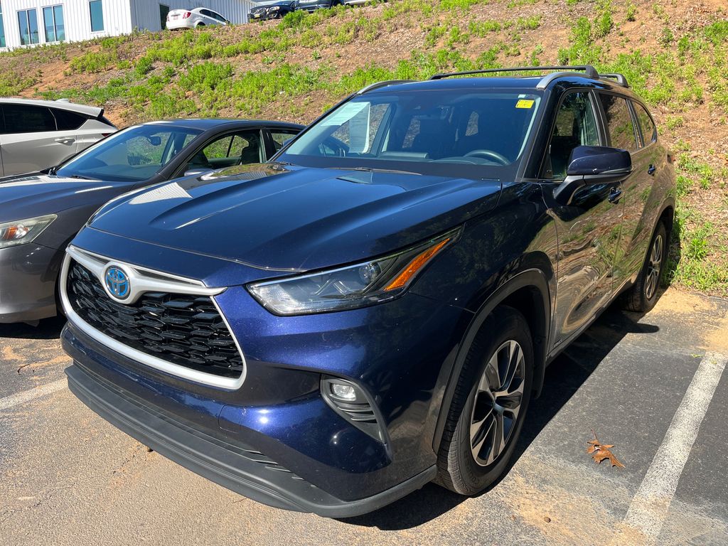 Used 2023 Toyota Highlander XLE with VIN 5TDKBRCH9PS112571 for sale in Athens, GA