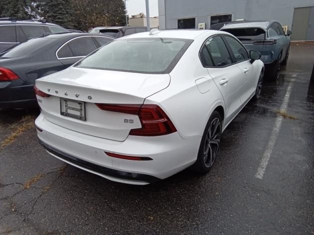 2023 Volvo S60 B5 Core photo 3