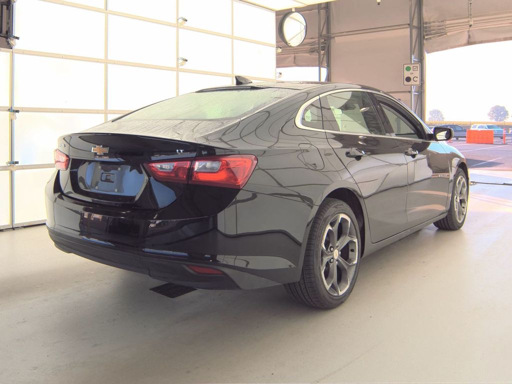 2023 Chevrolet Malibu 1LT photo 2