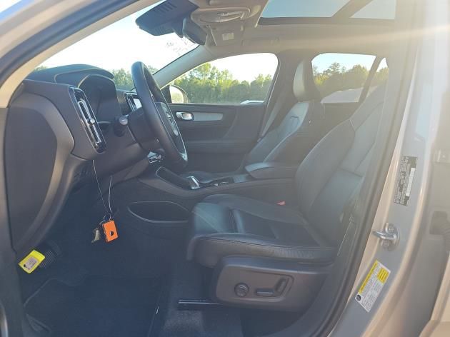2025 Volvo XC40 Plus photo 3