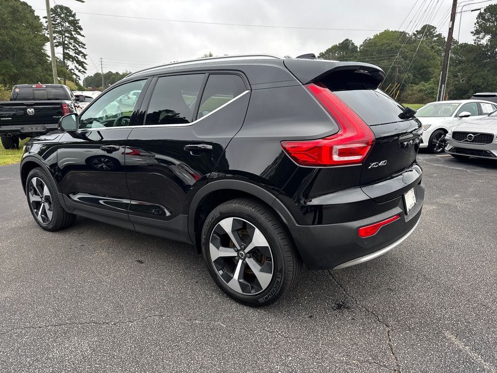 Certified 2025 Volvo XC40 B5 Core SUV