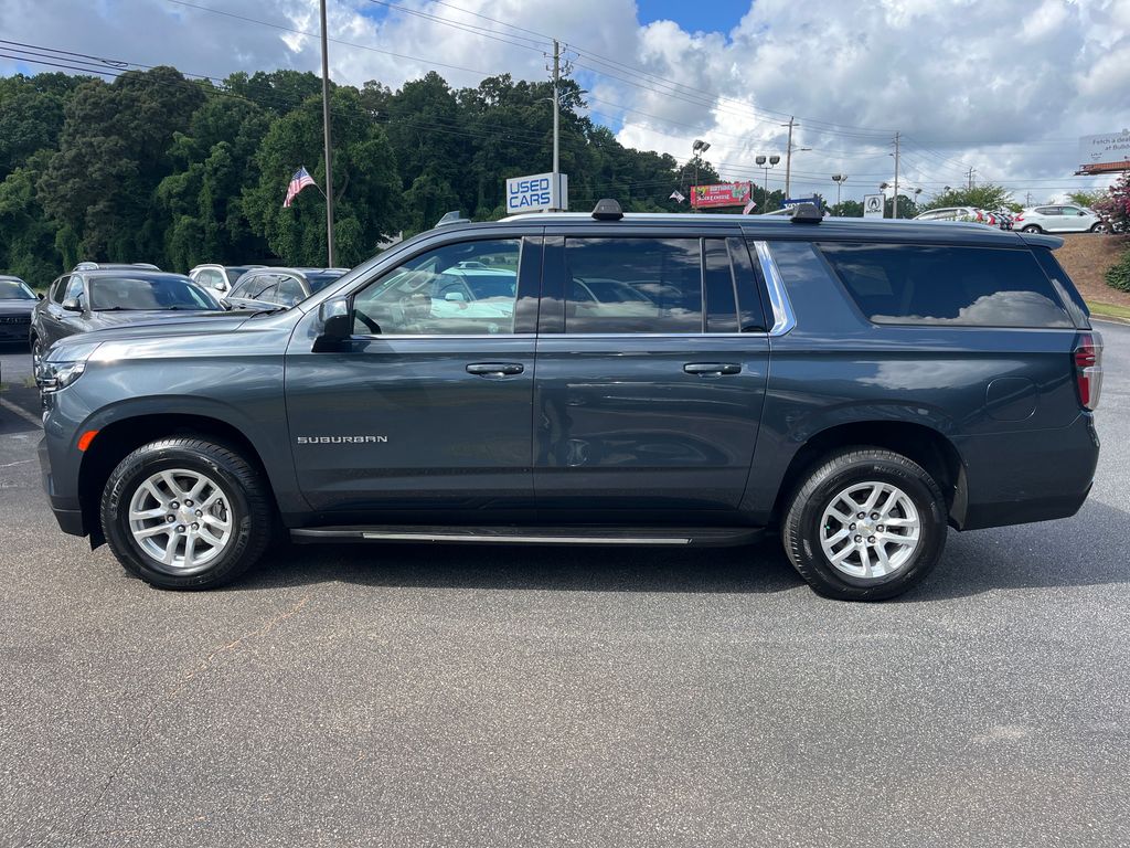 2021 Chevrolet Suburban LT photo 2