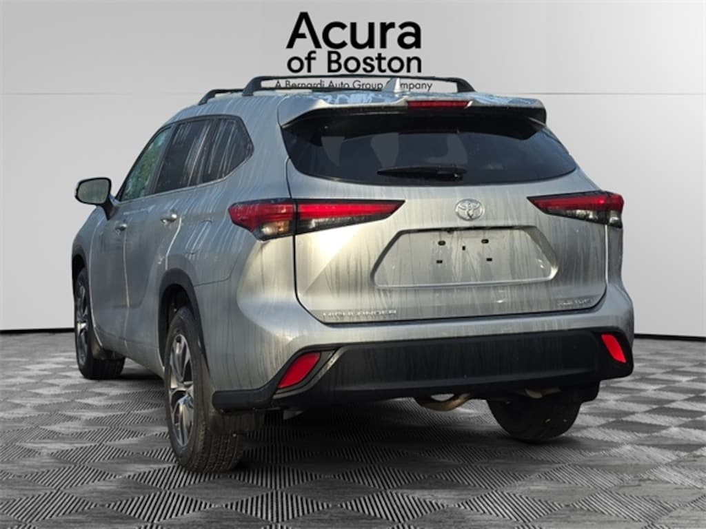 Used 2023 Toyota Highlander L SUV