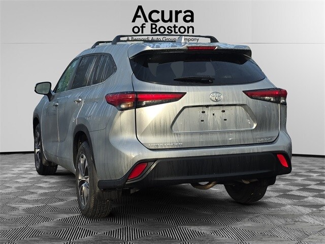 2023 Toyota Highlander L photo 3