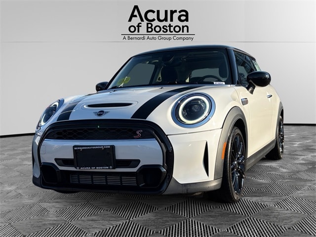 2023 MINI 3 Door S's photo