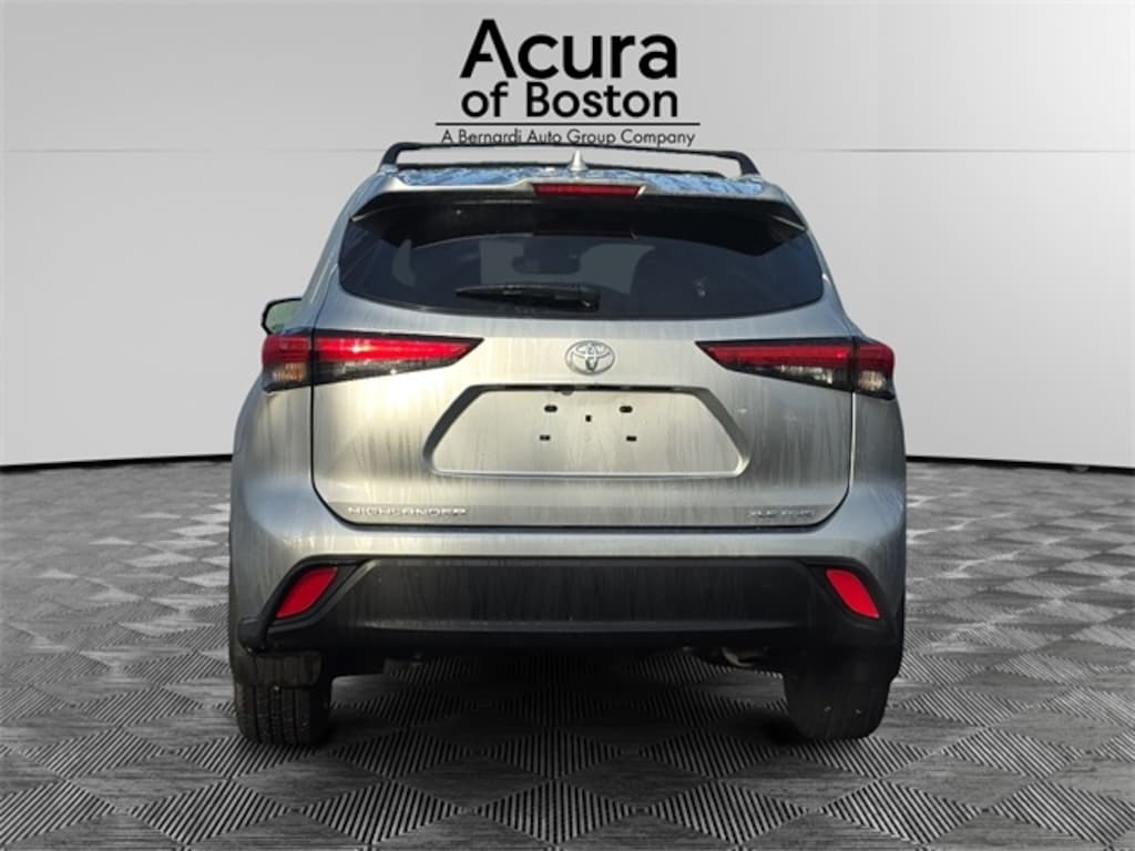 Used 2023 Toyota Highlander L SUV