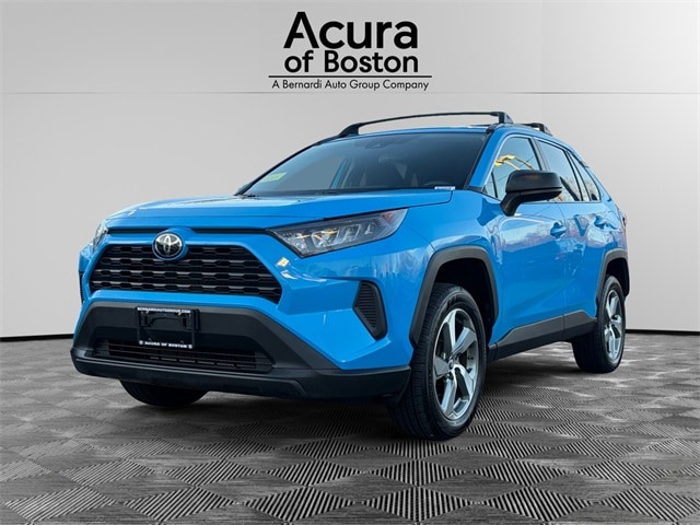 2020 Toyota RAV4 LE's photo