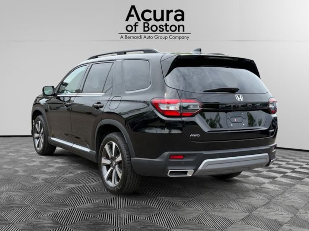 Used 2023 Honda Pilot Elite SUV