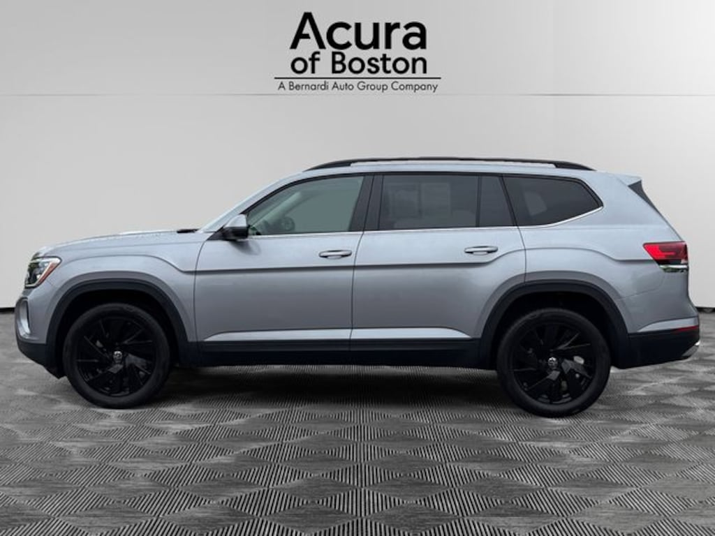 Used 2024 Volkswagen Atlas 2.0T SE w/Technology SUV