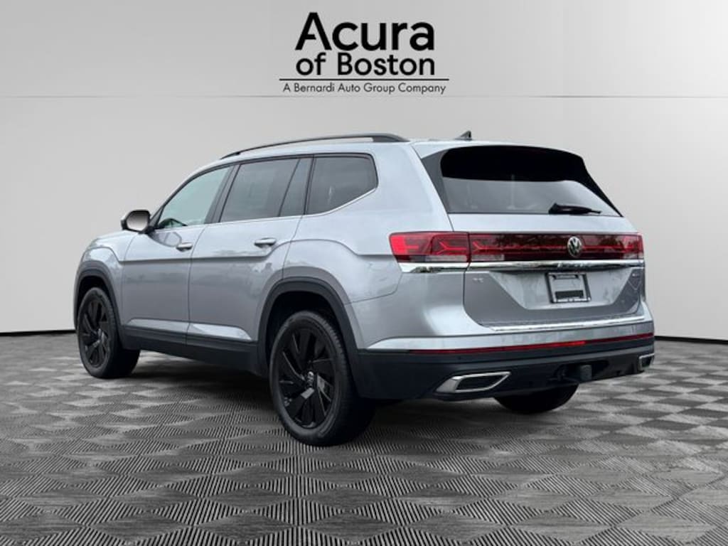 Used 2024 Volkswagen Atlas 2.0T SE w/Technology SUV