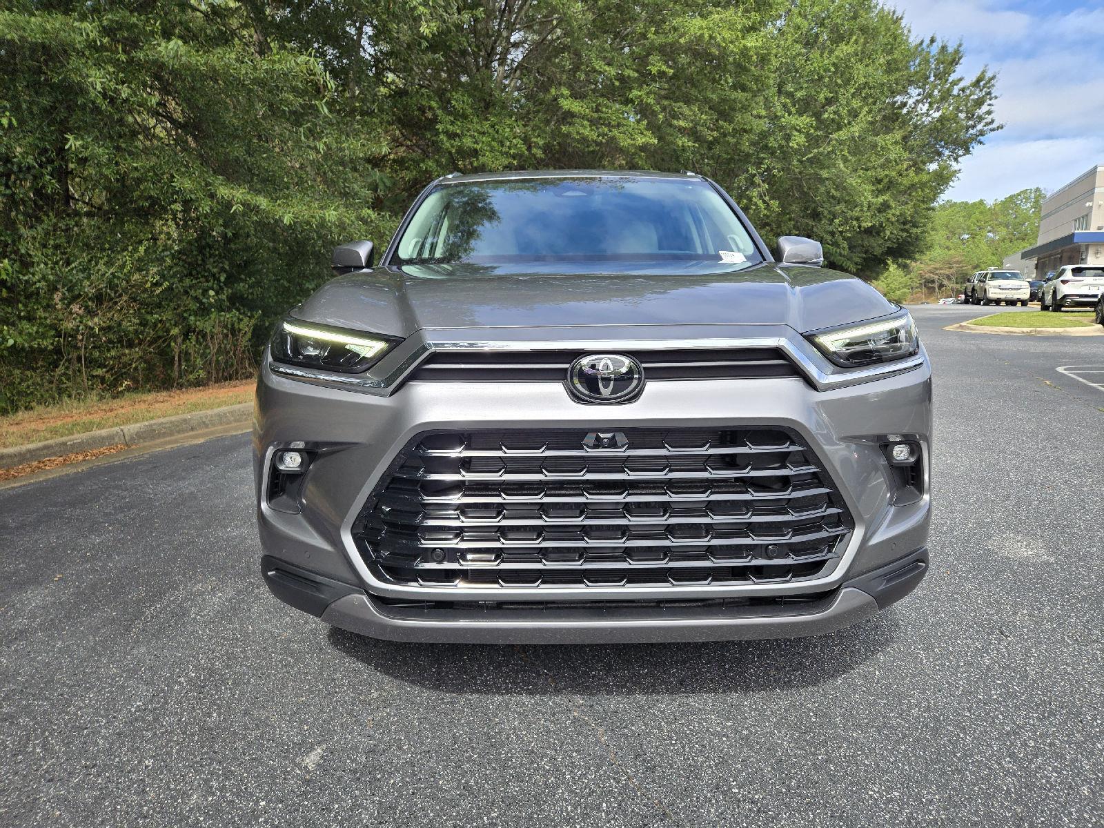 2025 Toyota Grand Highlander Platinum photo 2