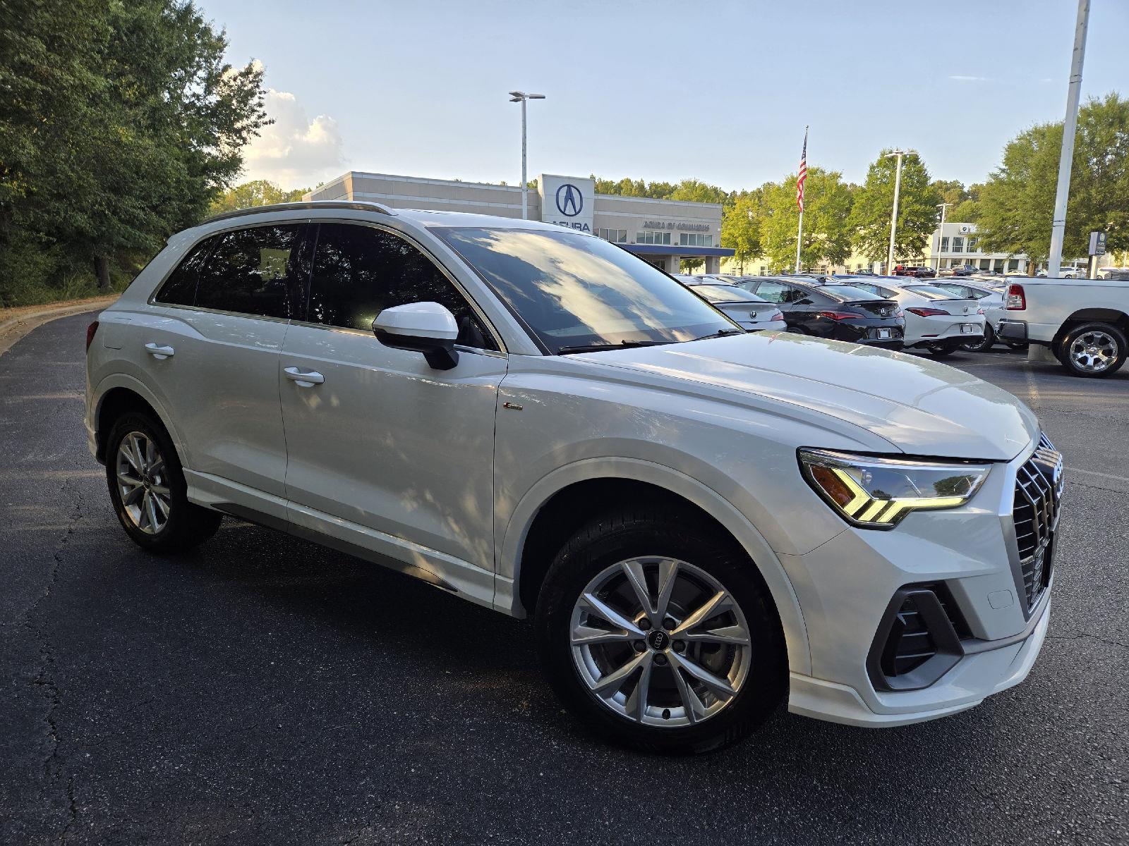 2023 Audi Q3 45 TFSI S line Premium photo 3