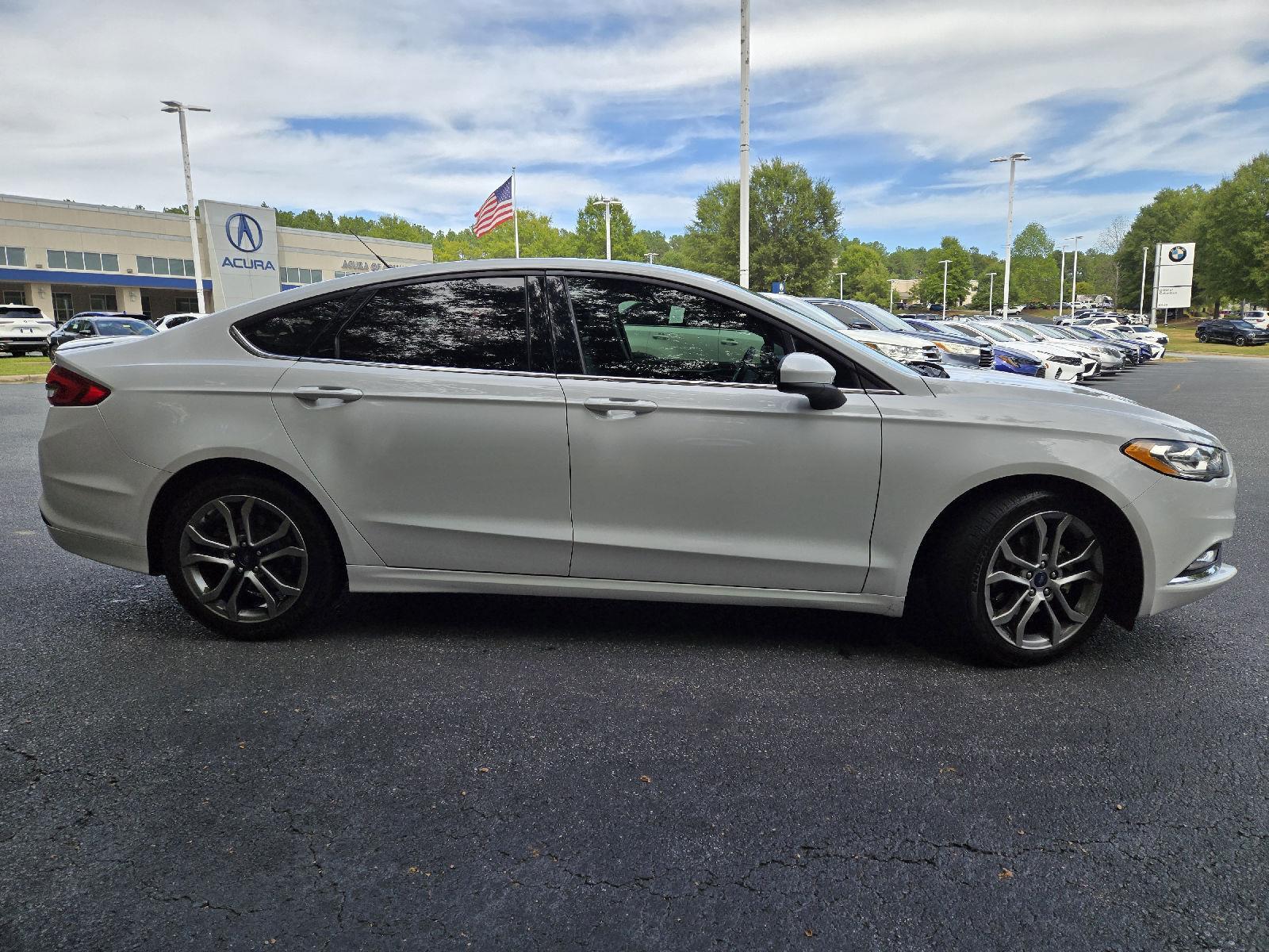 2017 Ford Fusion SE photo 4