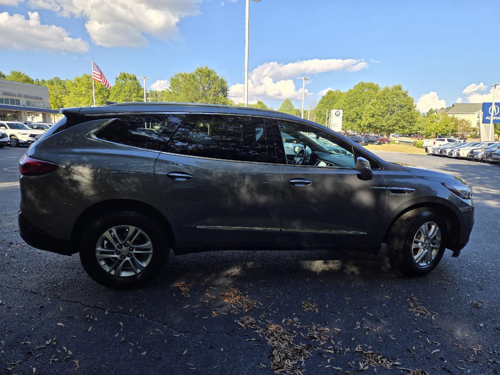2018 Buick Enclave Essence photo 3