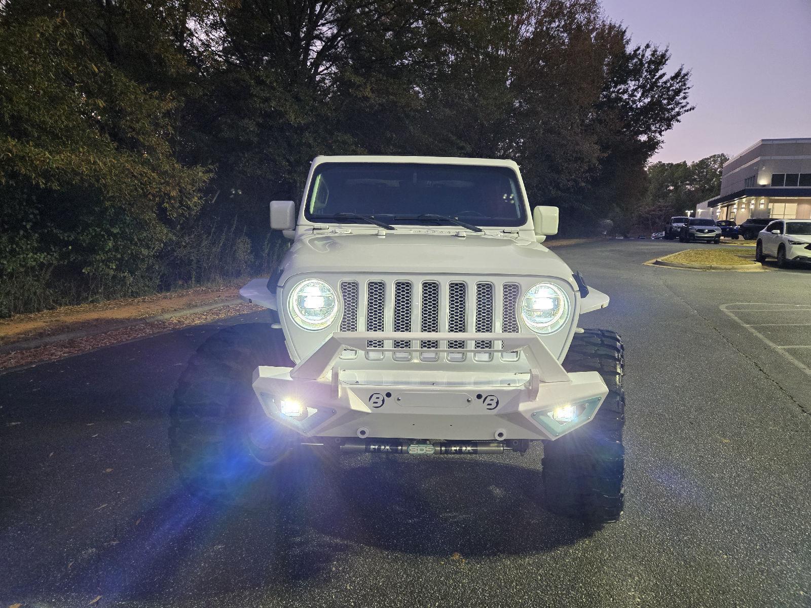2019 Jeep Wrangler Unlimited Sahara photo 2