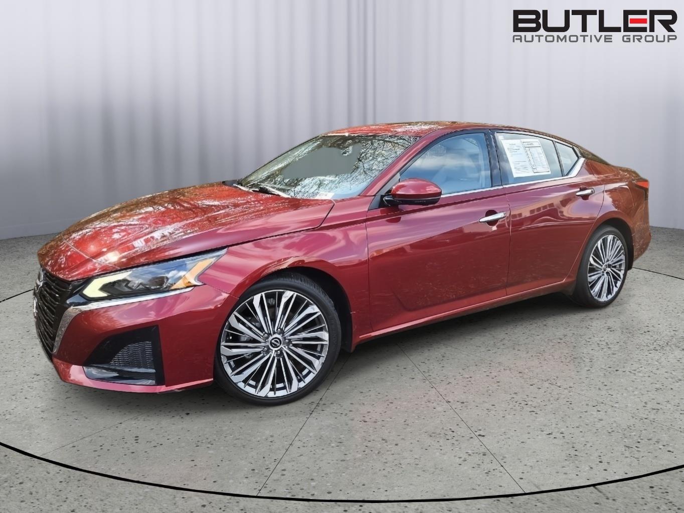 2023 Nissan Altima SL's photo