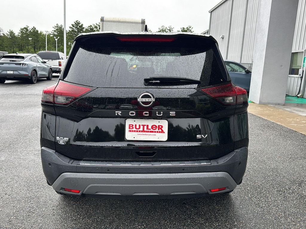 2022 Nissan Rogue SV photo 2
