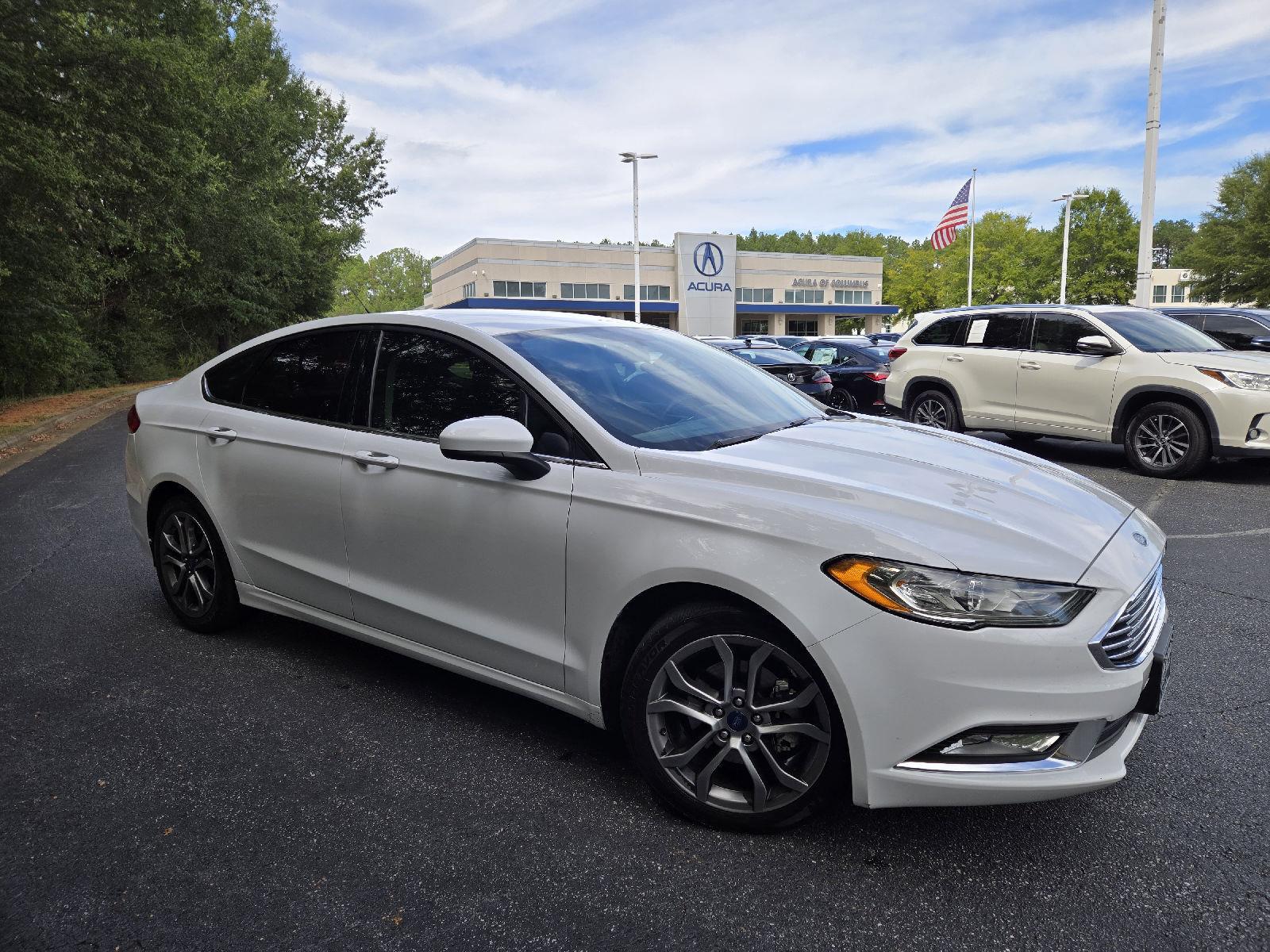 2017 Ford Fusion SE photo 3