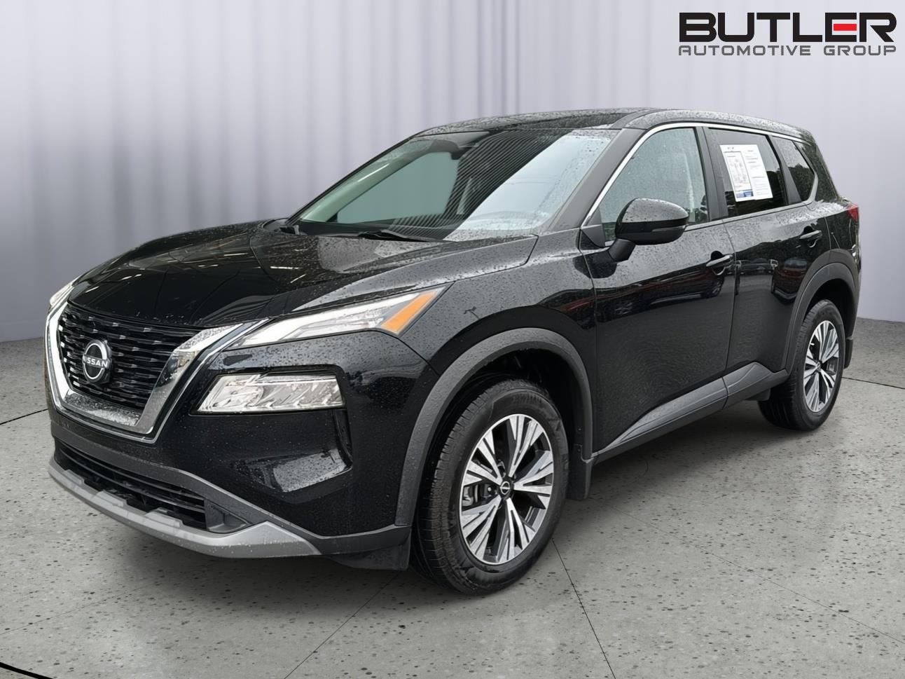 2022 Nissan Rogue SV's photo