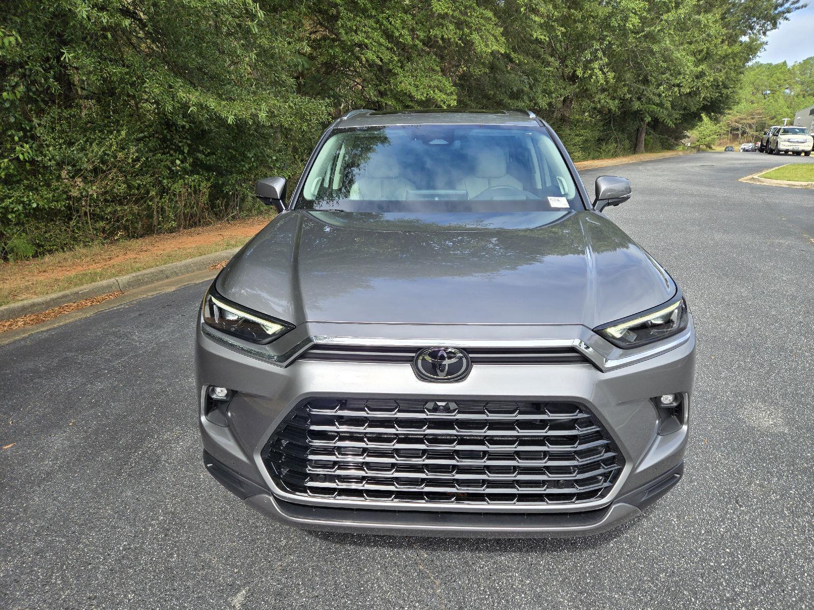 2025 Toyota Grand Highlander Platinum photo 3