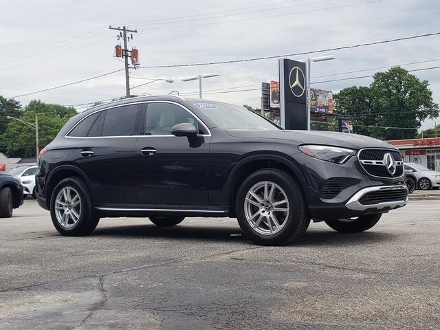2025 Mercedes Benz GLC 300 4MATIC photo 3