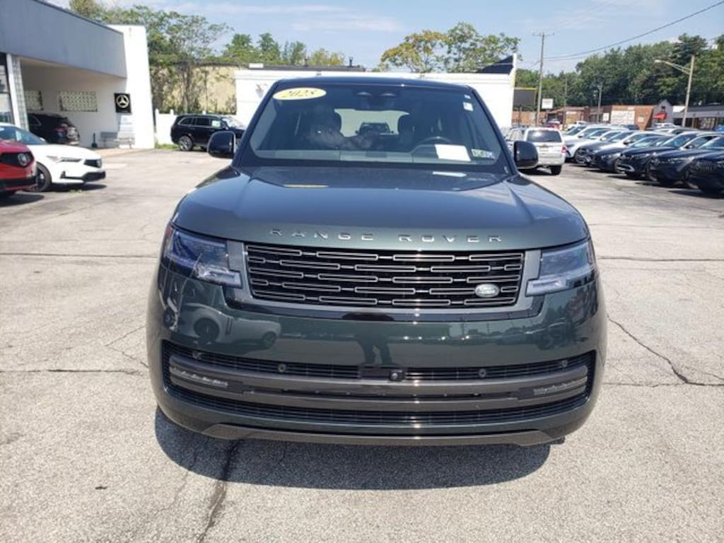 Used 2025 Land Rover Range Rover P400 SE SUV